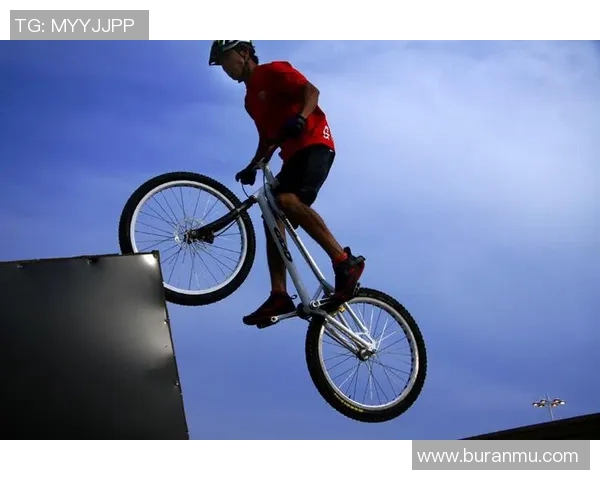 重庆极限运动队与杭州极限运动队赛后战术分析与复盘探讨